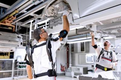 減負(fù)與賦能 奧迪為生產(chǎn)線(xiàn)員工配備外骨骼設(shè)備的技術(shù)開(kāi)發(fā)與影響